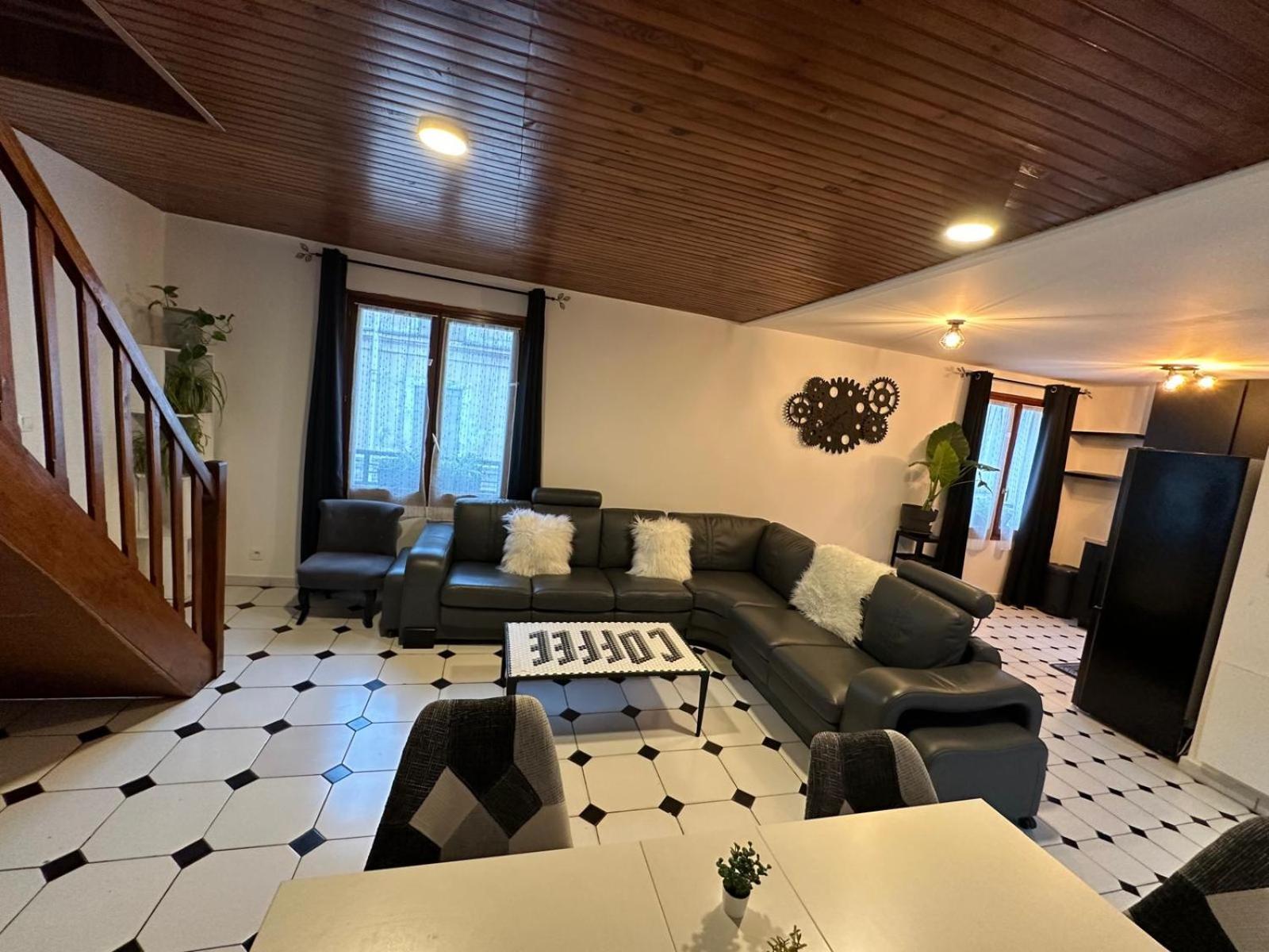 סן-דני Agreable Appartement Dans Une Maison מראה חיצוני תמונה