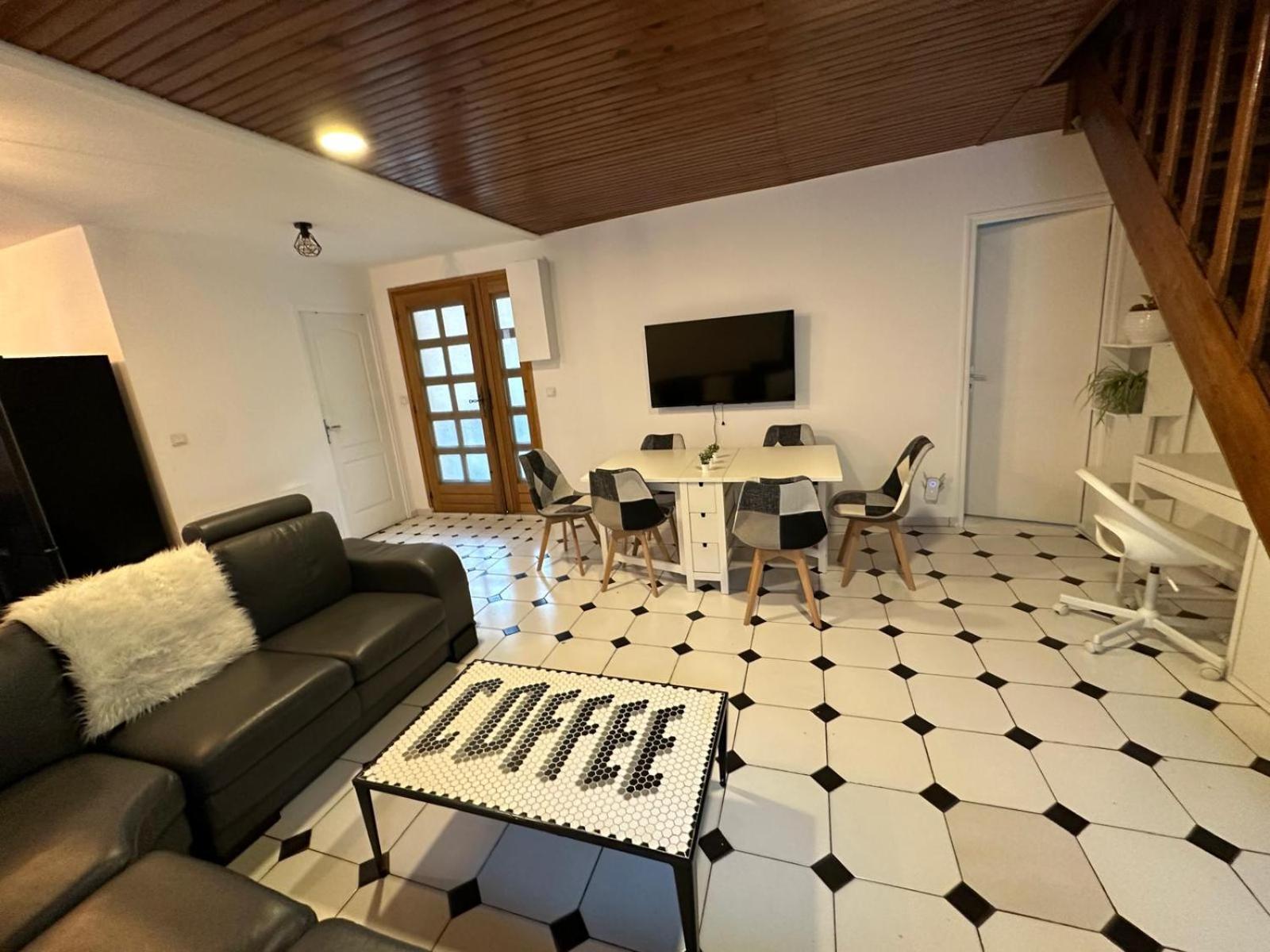 סן-דני Agreable Appartement Dans Une Maison מראה חיצוני תמונה
