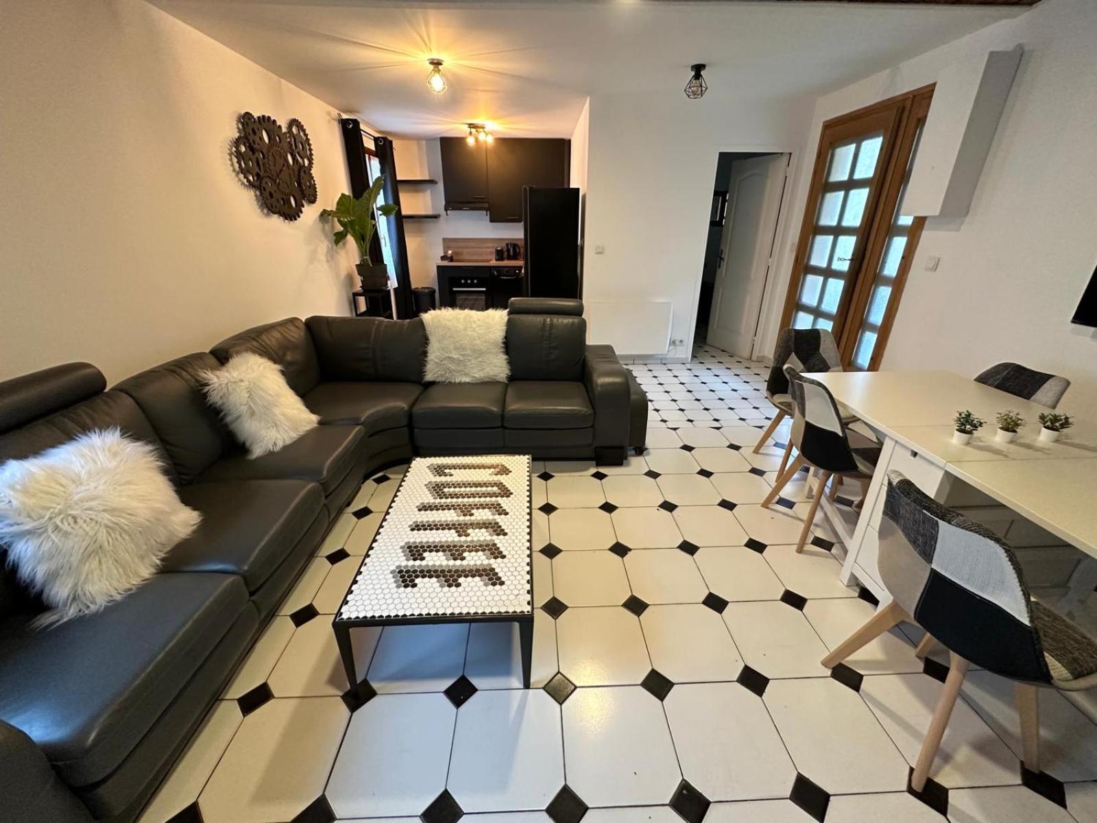 סן-דני Agreable Appartement Dans Une Maison מראה חיצוני תמונה