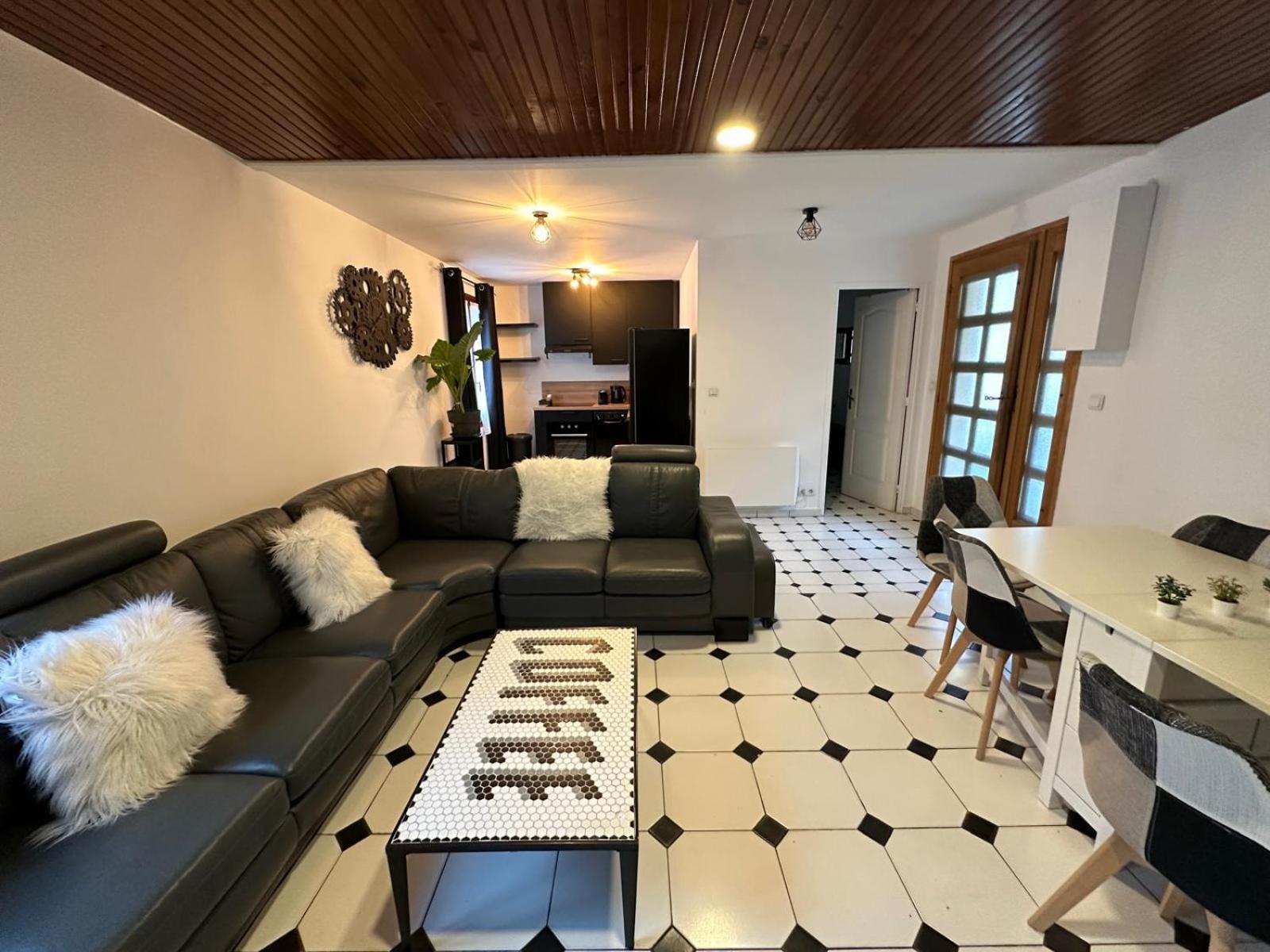 סן-דני Agreable Appartement Dans Une Maison מראה חיצוני תמונה